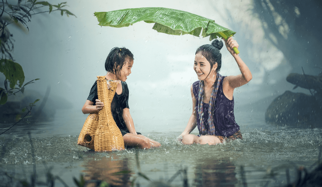 Adopta una actitud de aventura para las fotos bajo la lluvia
